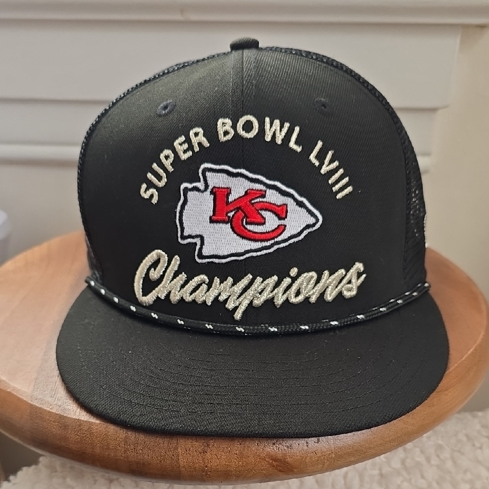 Kansas City Chiefs SuperBowl LVIII Parade New Era Trucker 9FIFTY Snapback OSFM